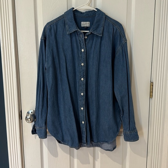 Universal Thread Oversized Denim Shirt - Picture 1 of 8